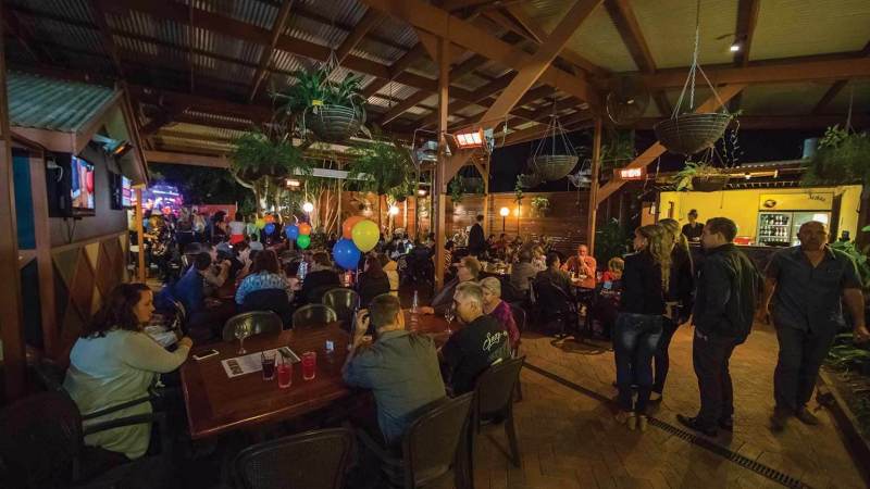 Samford Valley Hotel Garden Bar