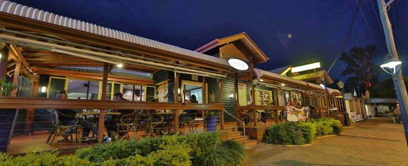 Samford Valley Hotel Outdoor