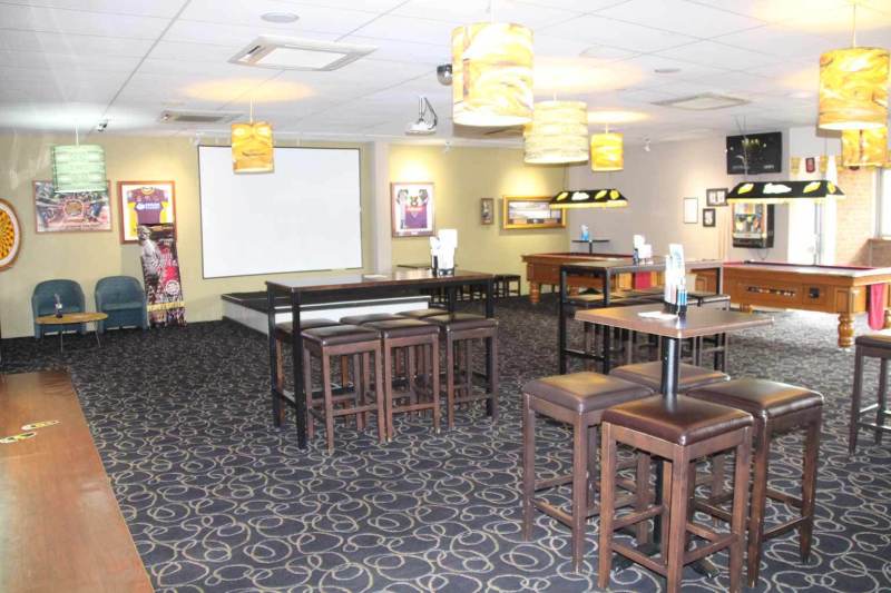 Weeroona Hotel Public Bar and Billiards